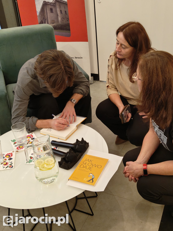 Mateusz Adamczyk odwiedził Jarocin i zdradził tajemnice polszczyzny