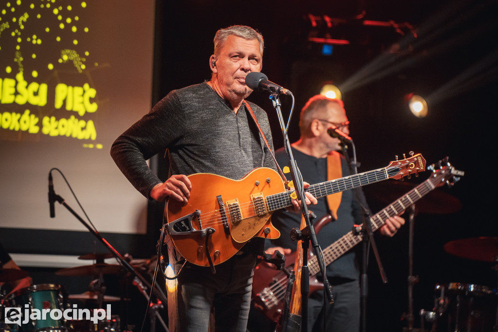 9. Rockowe Zaduszki w Żerkowie – muzyka, emocje i jubileusz Raz Dwa Trzy