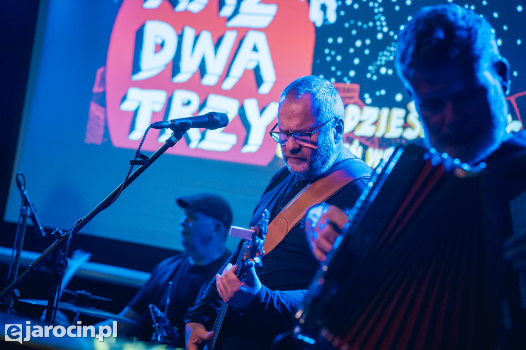 9. Rockowe Zaduszki w Żerkowie – muzyka, emocje i jubileusz Raz Dwa Trzy