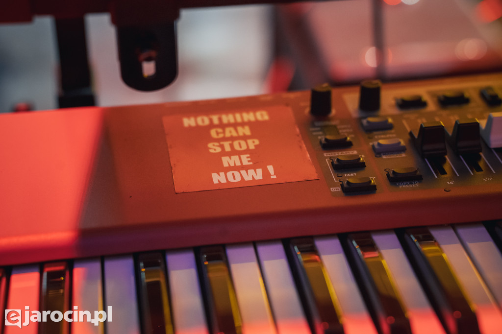 9. Rockowe Zaduszki w Żerkowie – muzyka, emocje i jubileusz Raz Dwa Trzy