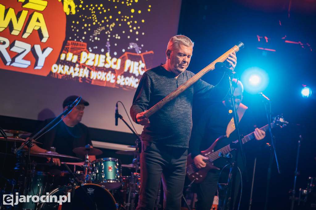 9. Rockowe Zaduszki w Żerkowie – muzyka, emocje i jubileusz Raz Dwa Trzy