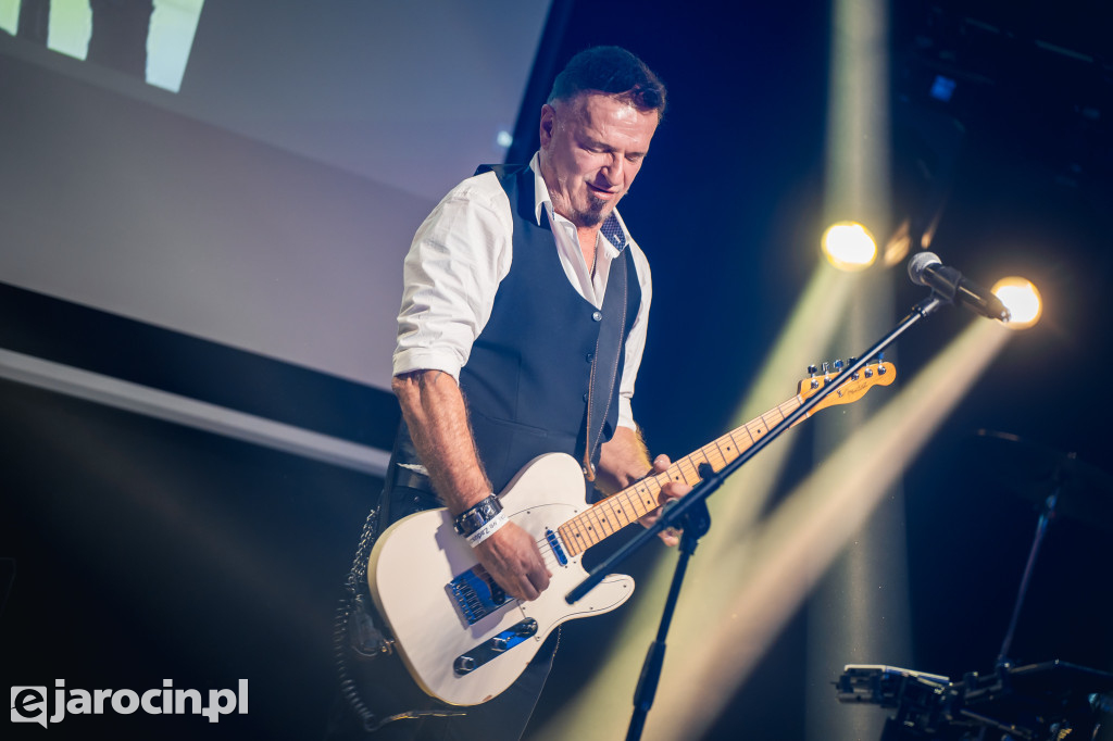 9. Rockowe Zaduszki w Żerkowie – muzyka, emocje i jubileusz Raz Dwa Trzy