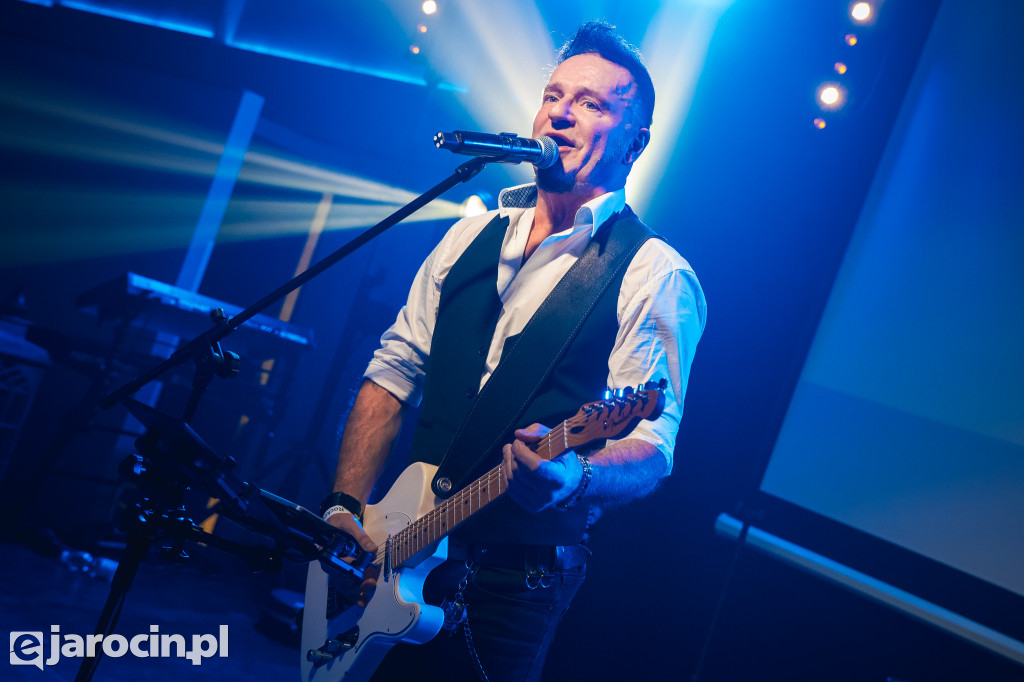 9. Rockowe Zaduszki w Żerkowie – muzyka, emocje i jubileusz Raz Dwa Trzy