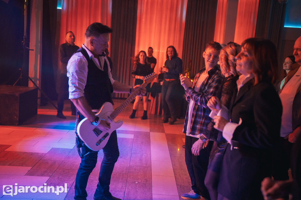 9. Rockowe Zaduszki w Żerkowie – muzyka, emocje i jubileusz Raz Dwa Trzy