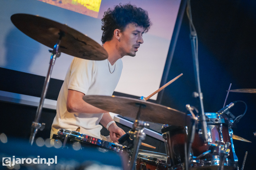 9. Rockowe Zaduszki w Żerkowie – muzyka, emocje i jubileusz Raz Dwa Trzy