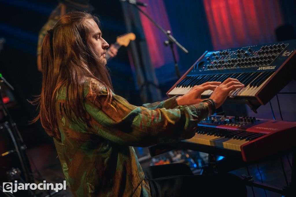 9. Rockowe Zaduszki w Żerkowie – muzyka, emocje i jubileusz Raz Dwa Trzy