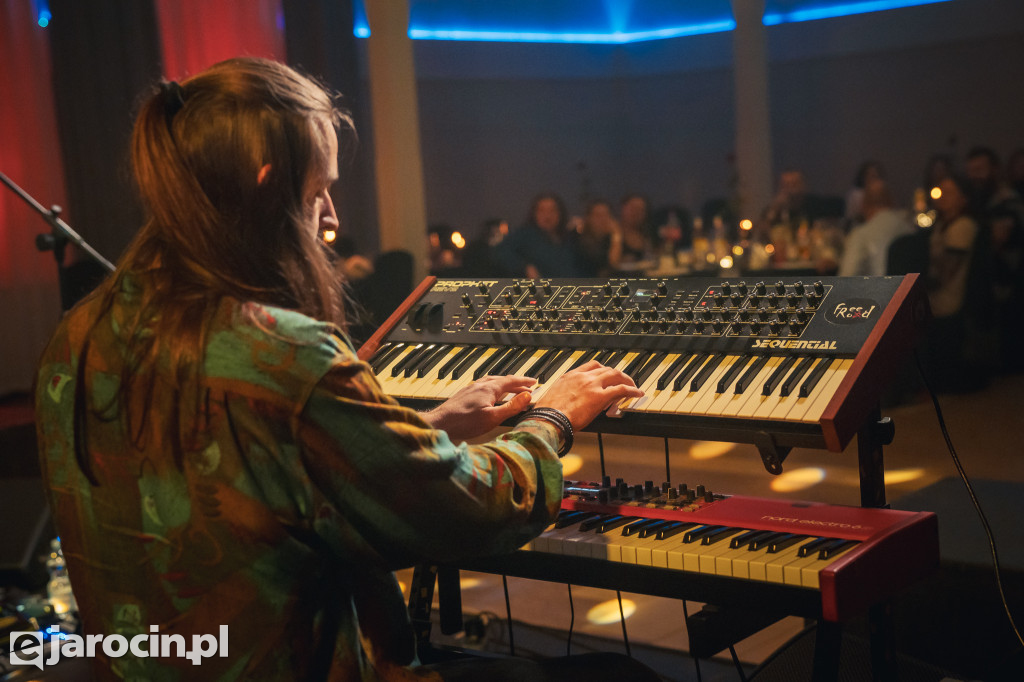 9. Rockowe Zaduszki w Żerkowie – muzyka, emocje i jubileusz Raz Dwa Trzy