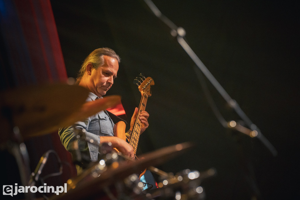 9. Rockowe Zaduszki w Żerkowie – muzyka, emocje i jubileusz Raz Dwa Trzy