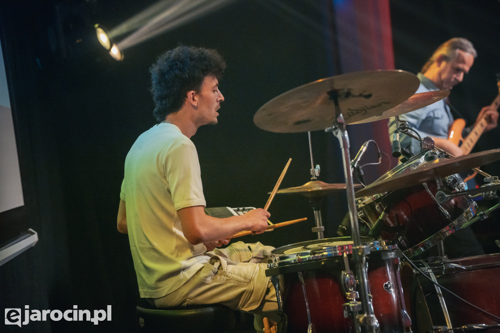 9. Rockowe Zaduszki w Żerkowie – muzyka, emocje i jubileusz Raz Dwa Trzy