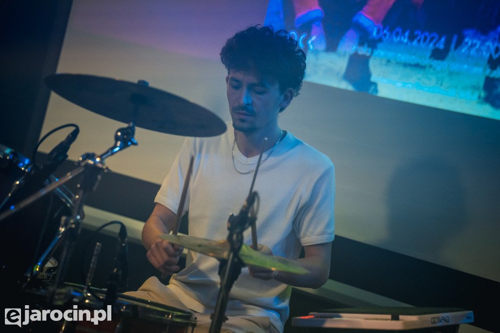 9. Rockowe Zaduszki w Żerkowie – muzyka, emocje i jubileusz Raz Dwa Trzy