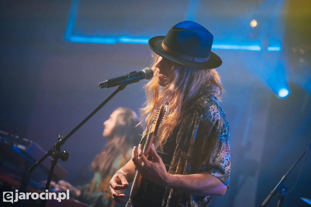 9. Rockowe Zaduszki w Żerkowie – muzyka, emocje i jubileusz Raz Dwa Trzy