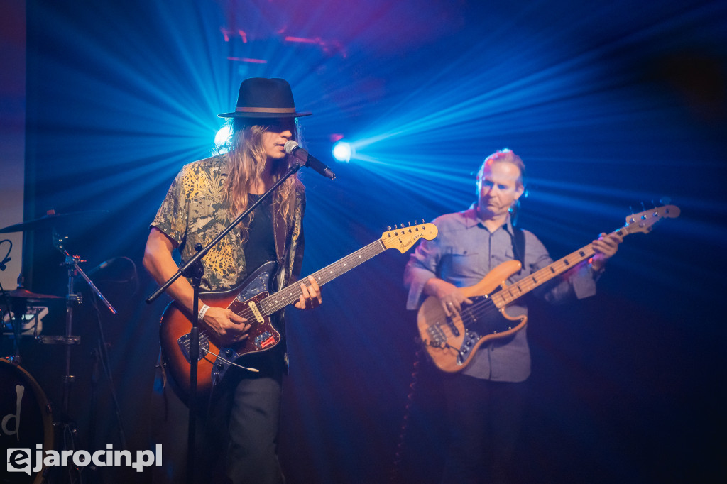 9. Rockowe Zaduszki w Żerkowie – muzyka, emocje i jubileusz Raz Dwa Trzy