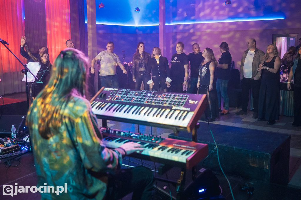 9. Rockowe Zaduszki w Żerkowie – muzyka, emocje i jubileusz Raz Dwa Trzy