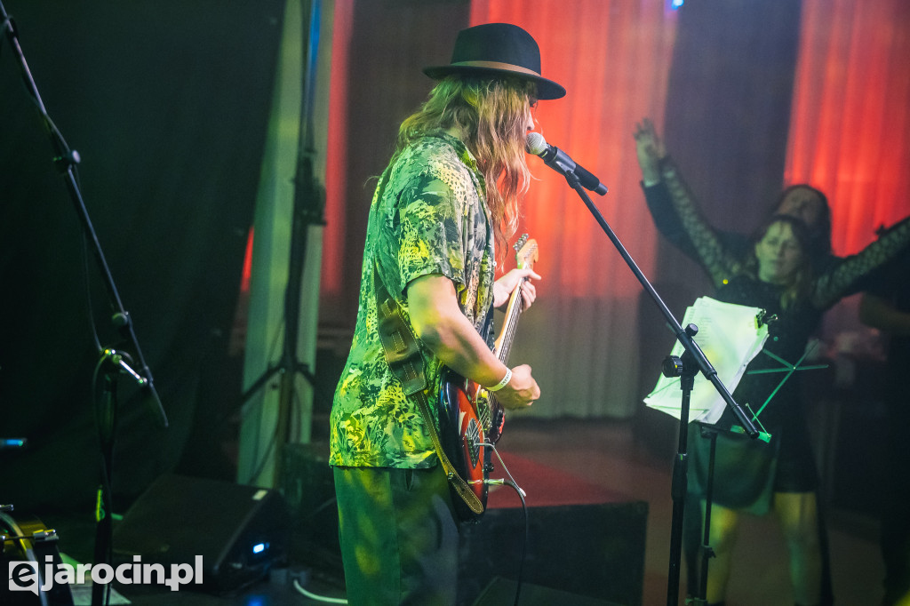 9. Rockowe Zaduszki w Żerkowie – muzyka, emocje i jubileusz Raz Dwa Trzy