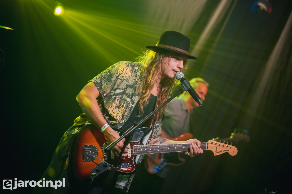 9. Rockowe Zaduszki w Żerkowie – muzyka, emocje i jubileusz Raz Dwa Trzy