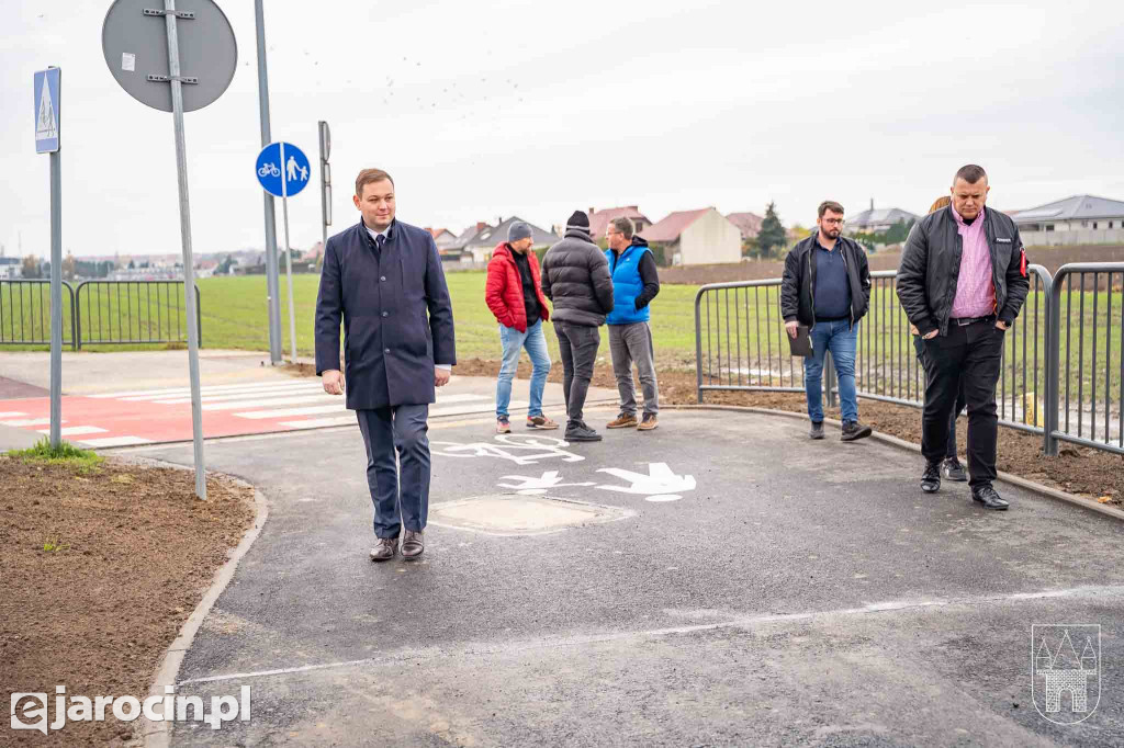 Nowa ścieżka rowerowa przy ul. Niedźwiedzińskiego w Jarocinie