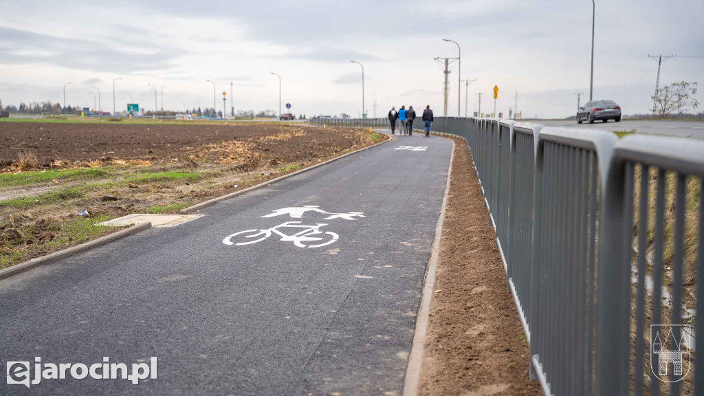 Nowa ścieżka rowerowa przy ul. Niedźwiedzińskiego w Jarocinie