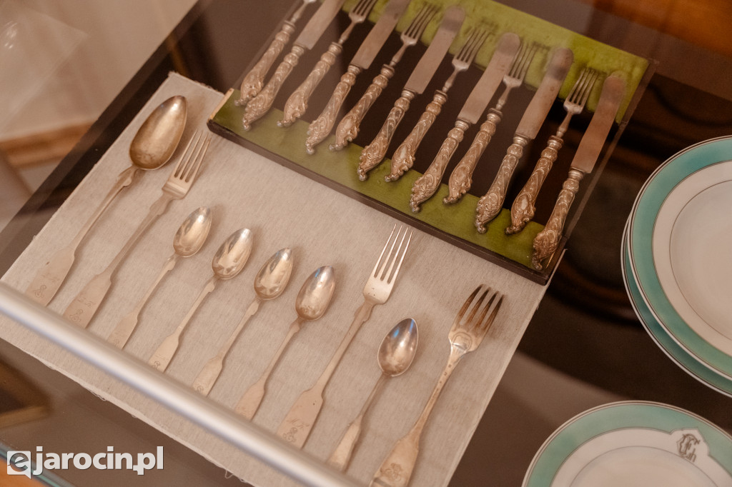 Obrady w wyjątkowej scenerii. XXI Sesja Rady Powiatu Jarocińskiego w Muzeum Adama Mickiewicza w Śmiełowie