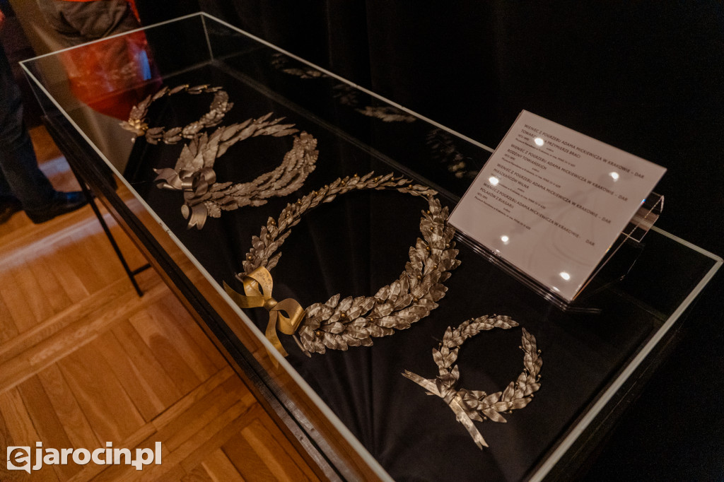 Obrady w wyjątkowej scenerii. XXI Sesja Rady Powiatu Jarocińskiego w Muzeum Adama Mickiewicza w Śmiełowie