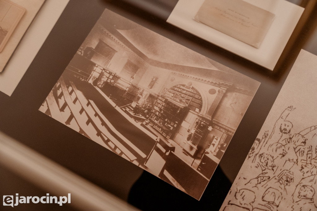 Obrady w wyjątkowej scenerii. XXI Sesja Rady Powiatu Jarocińskiego w Muzeum Adama Mickiewicza w Śmiełowie