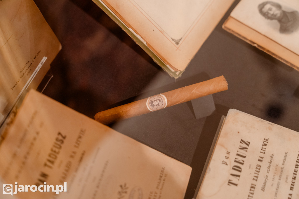 Obrady w wyjątkowej scenerii. XXI Sesja Rady Powiatu Jarocińskiego w Muzeum Adama Mickiewicza w Śmiełowie