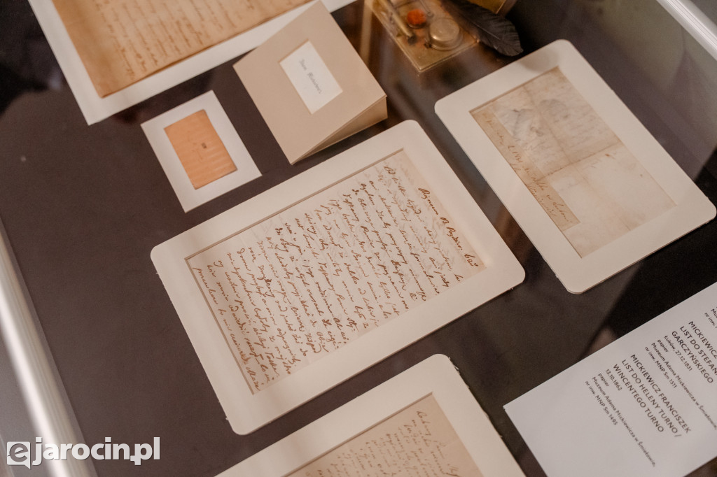 Obrady w wyjątkowej scenerii. XXI Sesja Rady Powiatu Jarocińskiego w Muzeum Adama Mickiewicza w Śmiełowie