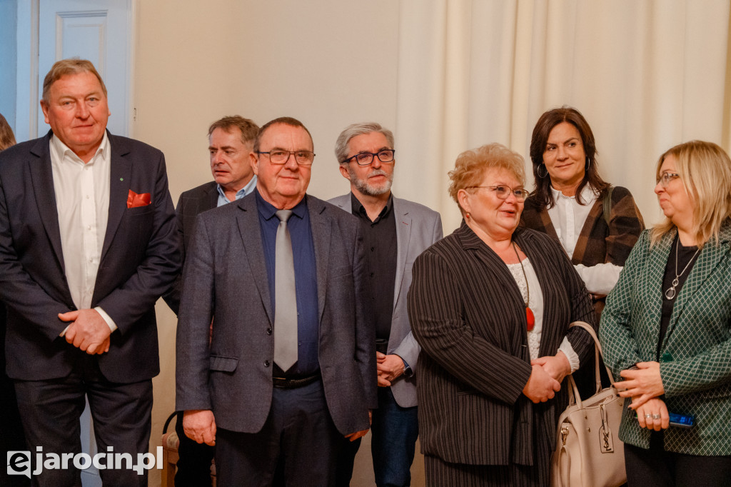 Obrady w wyjątkowej scenerii. XXI Sesja Rady Powiatu Jarocińskiego w Muzeum Adama Mickiewicza w Śmiełowie