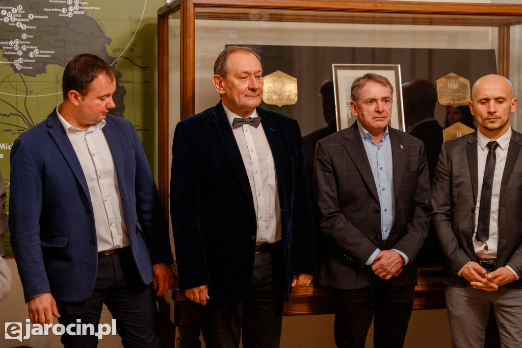 Obrady w wyjątkowej scenerii. XXI Sesja Rady Powiatu Jarocińskiego w Muzeum Adama Mickiewicza w Śmiełowie