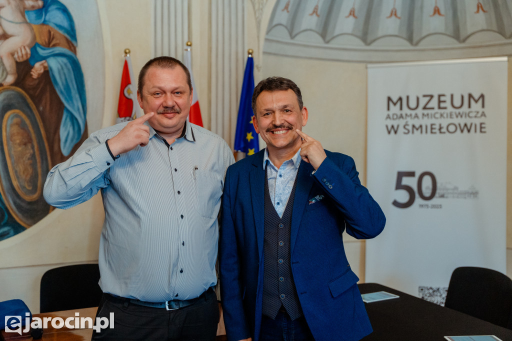 Obrady w wyjątkowej scenerii. XXI Sesja Rady Powiatu Jarocińskiego w Muzeum Adama Mickiewicza w Śmiełowie