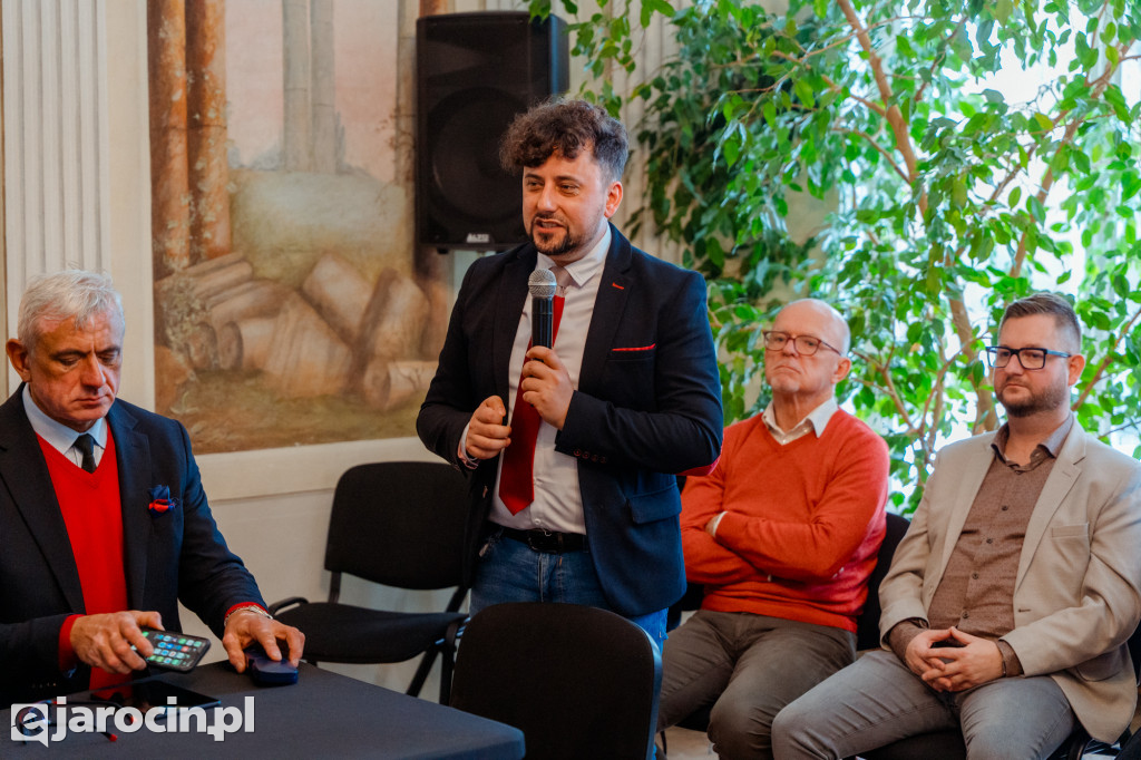 Obrady w wyjątkowej scenerii. XXI Sesja Rady Powiatu Jarocińskiego w Muzeum Adama Mickiewicza w Śmiełowie