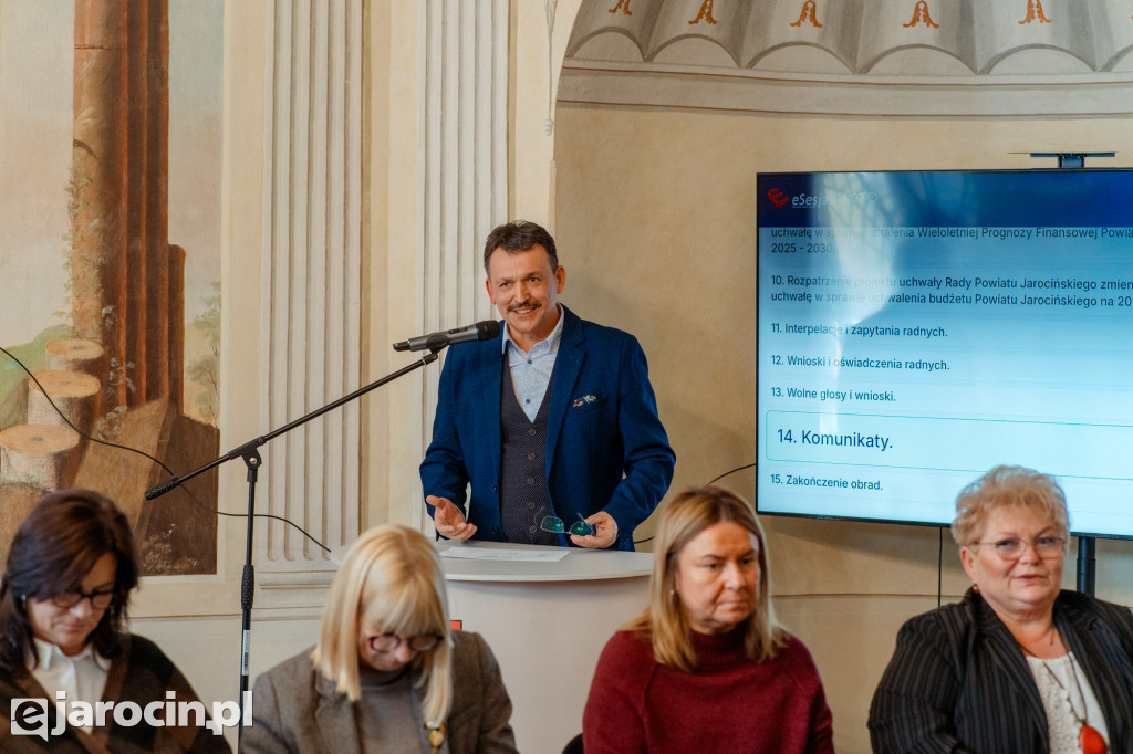 Obrady w wyjątkowej scenerii. XXI Sesja Rady Powiatu Jarocińskiego w Muzeum Adama Mickiewicza w Śmiełowie
