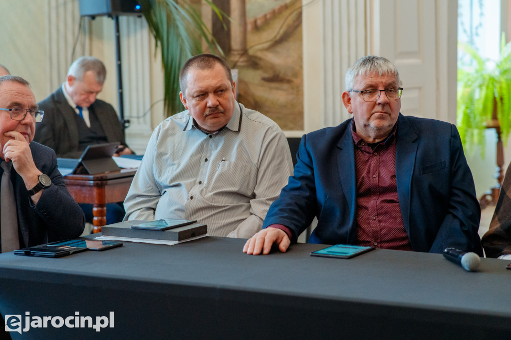 Obrady w wyjątkowej scenerii. XXI Sesja Rady Powiatu Jarocińskiego w Muzeum Adama Mickiewicza w Śmiełowie