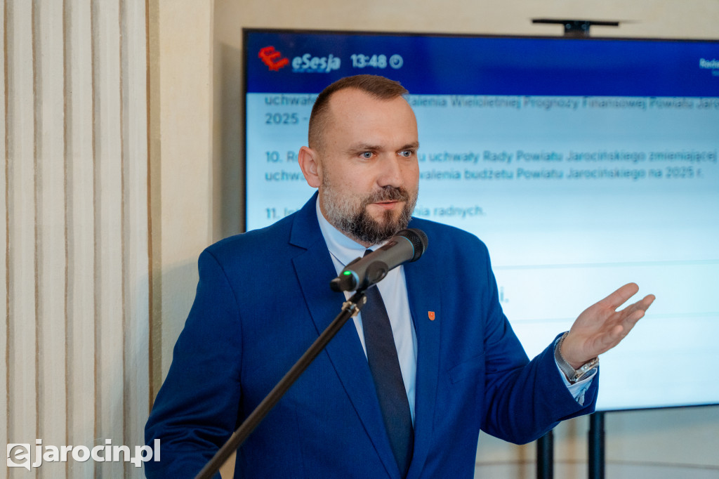 Obrady w wyjątkowej scenerii. XXI Sesja Rady Powiatu Jarocińskiego w Muzeum Adama Mickiewicza w Śmiełowie