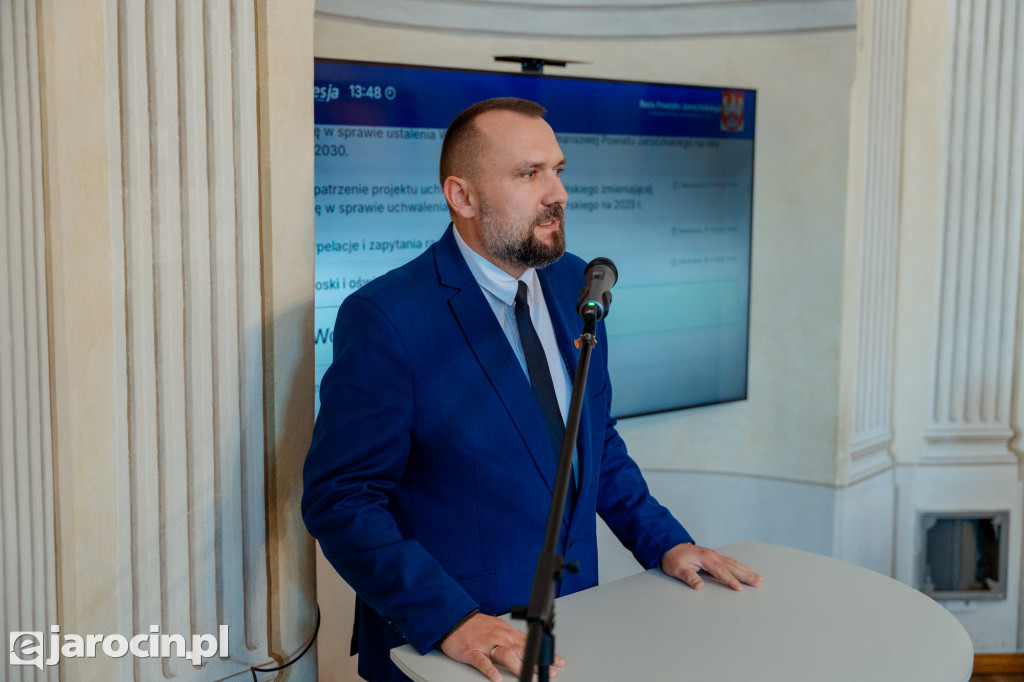 Obrady w wyjątkowej scenerii. XXI Sesja Rady Powiatu Jarocińskiego w Muzeum Adama Mickiewicza w Śmiełowie