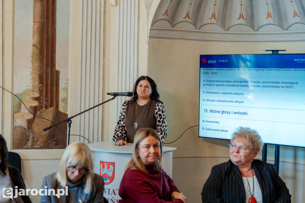 Obrady w wyjątkowej scenerii. XXI Sesja Rady Powiatu Jarocińskiego w Muzeum Adama Mickiewicza w Śmiełowie