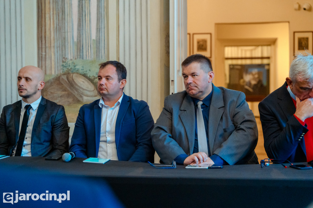 Obrady w wyjątkowej scenerii. XXI Sesja Rady Powiatu Jarocińskiego w Muzeum Adama Mickiewicza w Śmiełowie