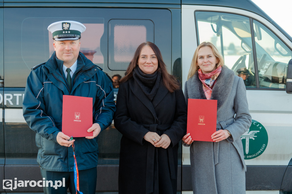 W Jarocinie przekazano klucze do szlabanu do ważenia pojazdów przy zjeździe z drogi S11