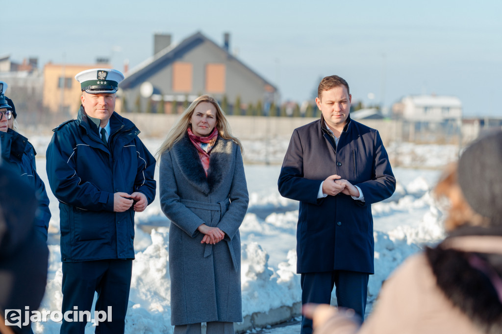 W Jarocinie przekazano klucze do szlabanu do ważenia pojazdów przy zjeździe z drogi S11