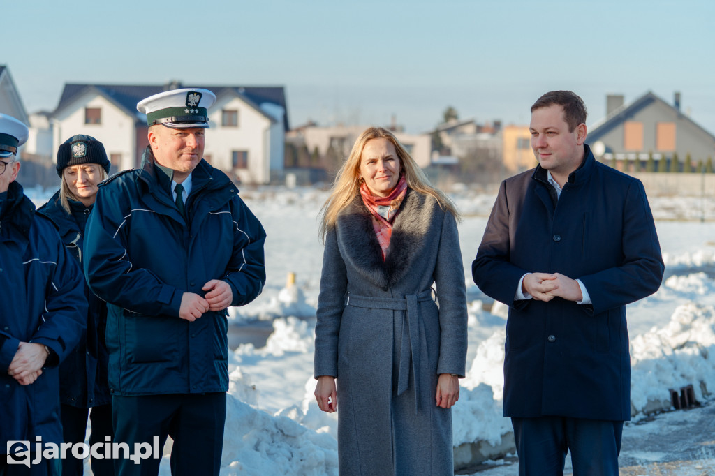 W Jarocinie przekazano klucze do szlabanu do ważenia pojazdów przy zjeździe z drogi S11