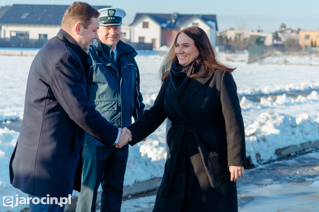 W Jarocinie przekazano klucze do szlabanu do ważenia pojazdów przy zjeździe z drogi S11