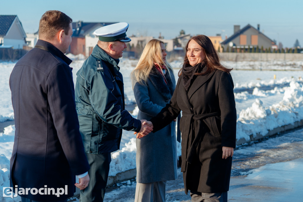 W Jarocinie przekazano klucze do szlabanu do ważenia pojazdów przy zjeździe z drogi S11