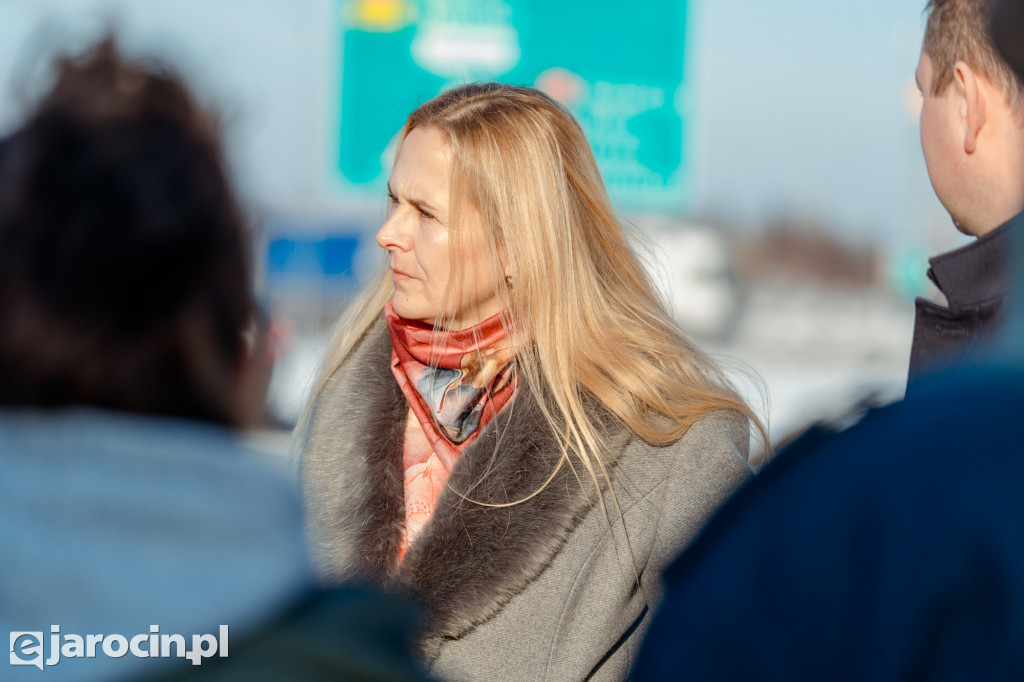 W Jarocinie przekazano klucze do szlabanu do ważenia pojazdów przy zjeździe z drogi S11