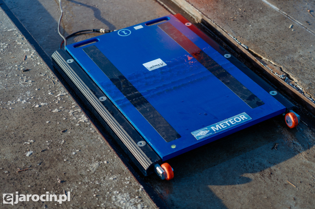 W Jarocinie przekazano klucze do szlabanu do ważenia pojazdów przy zjeździe z drogi S11