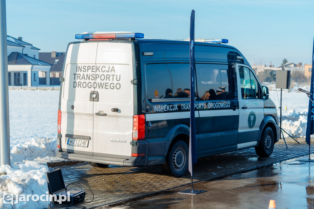 W Jarocinie przekazano klucze do szlabanu do ważenia pojazdów przy zjeździe z drogi S11