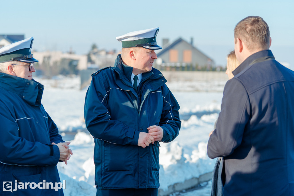 W Jarocinie przekazano klucze do szlabanu do ważenia pojazdów przy zjeździe z drogi S11