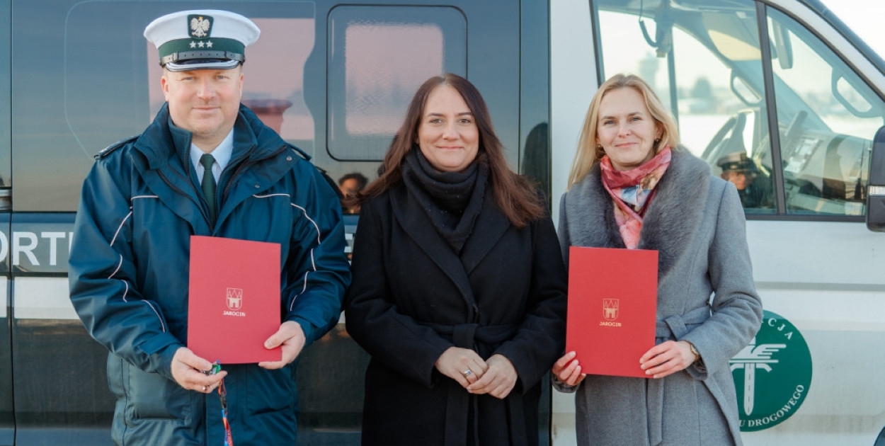 W Jarocinie przekazano klucze do szlabanu do ważenia pojazdów przy zjeździe z drogi S11