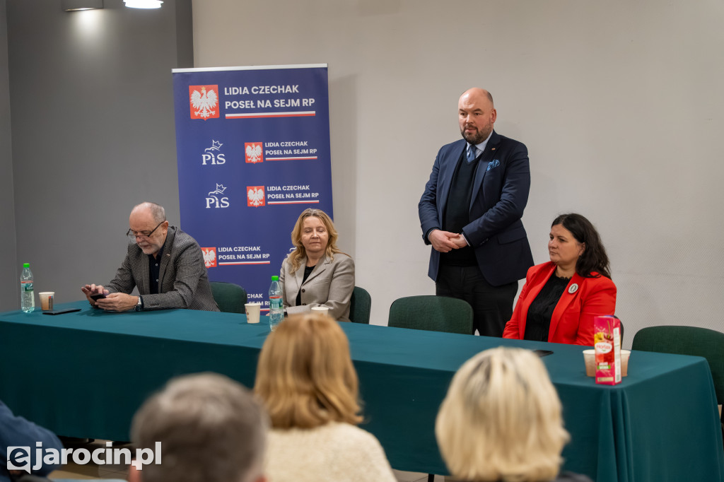 Mieszkańcy Jarocina debatowali o kluczowych sprawach kraju. Parlamentarzyści PiS na spotkaniu z cyklu „Czas Polski”