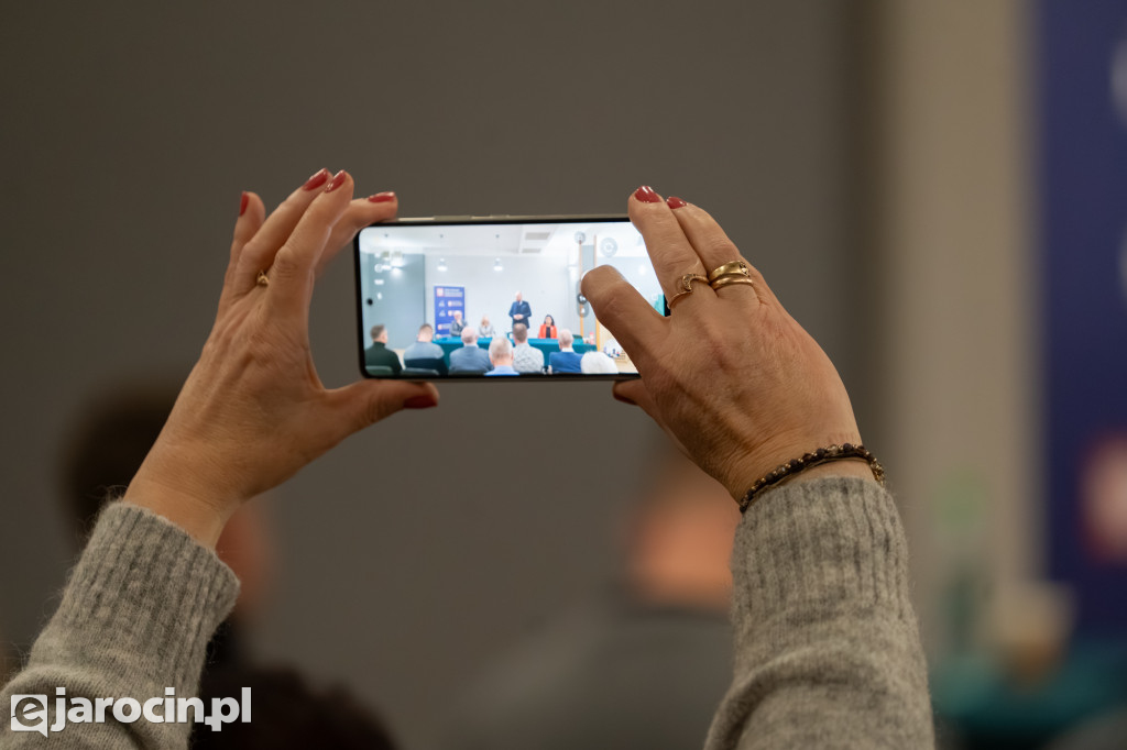 Mieszkańcy Jarocina debatowali o kluczowych sprawach kraju. Parlamentarzyści PiS na spotkaniu z cyklu „Czas Polski”