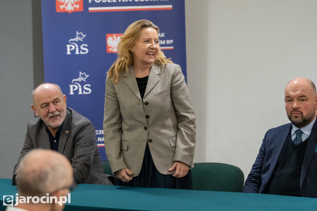 Mieszkańcy Jarocina debatowali o kluczowych sprawach kraju. Parlamentarzyści PiS na spotkaniu z cyklu „Czas Polski”