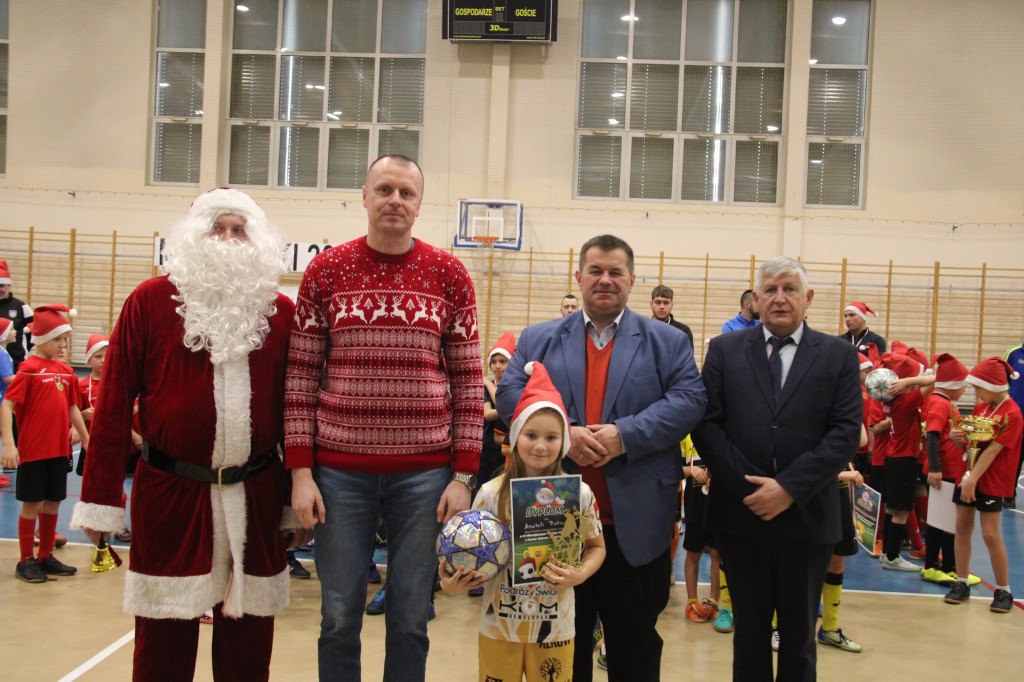 III Mikołajkowy Turniej Halowej Piłki Nożnej o Puchar Starosty Jarocińskiego rozstrzygnięty
